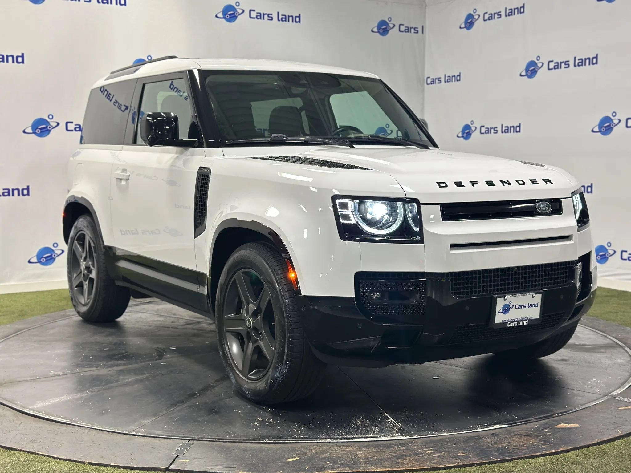 Used 2024 Land Rover Defender 90 X-Dynamic SE AWD/4WD image 1