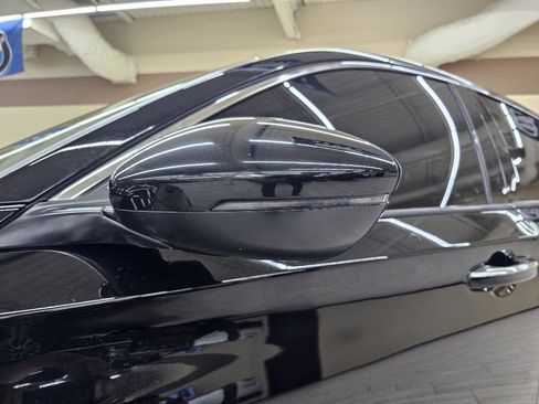 Used 2018 Honda Accord Touring image 11