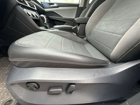 Used 2022 Volkswagen Taos SE image 12