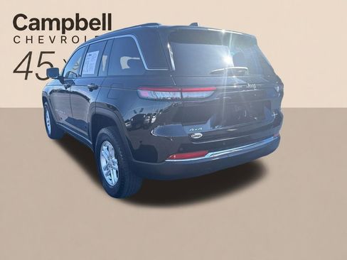 Used 2023 Jeep Grand Cherokee Laredo AWD/4WD image 3