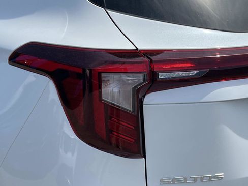 New 2026 Kia Seltos EX FWD image 10