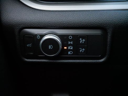 Used 2021 Ford Explorer XLT w/ Equipment Group 202A image 26