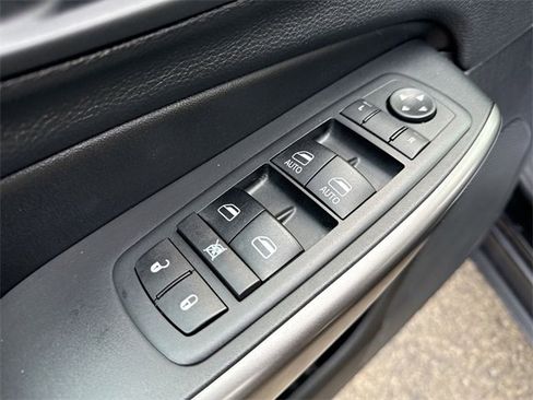 Used 2020 Jeep Cherokee Limited w/ Technology Group image 13