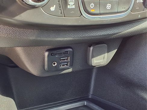 Used 2023 Chevrolet Traverse Premier FWD image 13