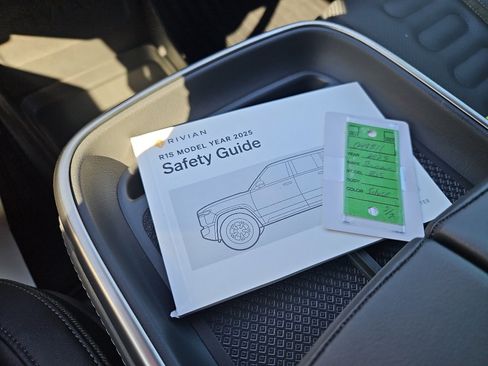 Used 2025 Rivian R1S Adventure image 20