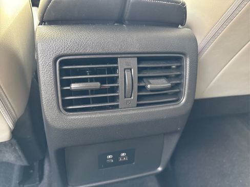 Used 2022 Nissan Rogue SV w/ SV Premium Package image 32