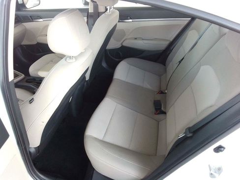Used 2019 Hyundai Elantra SE FWD image 12