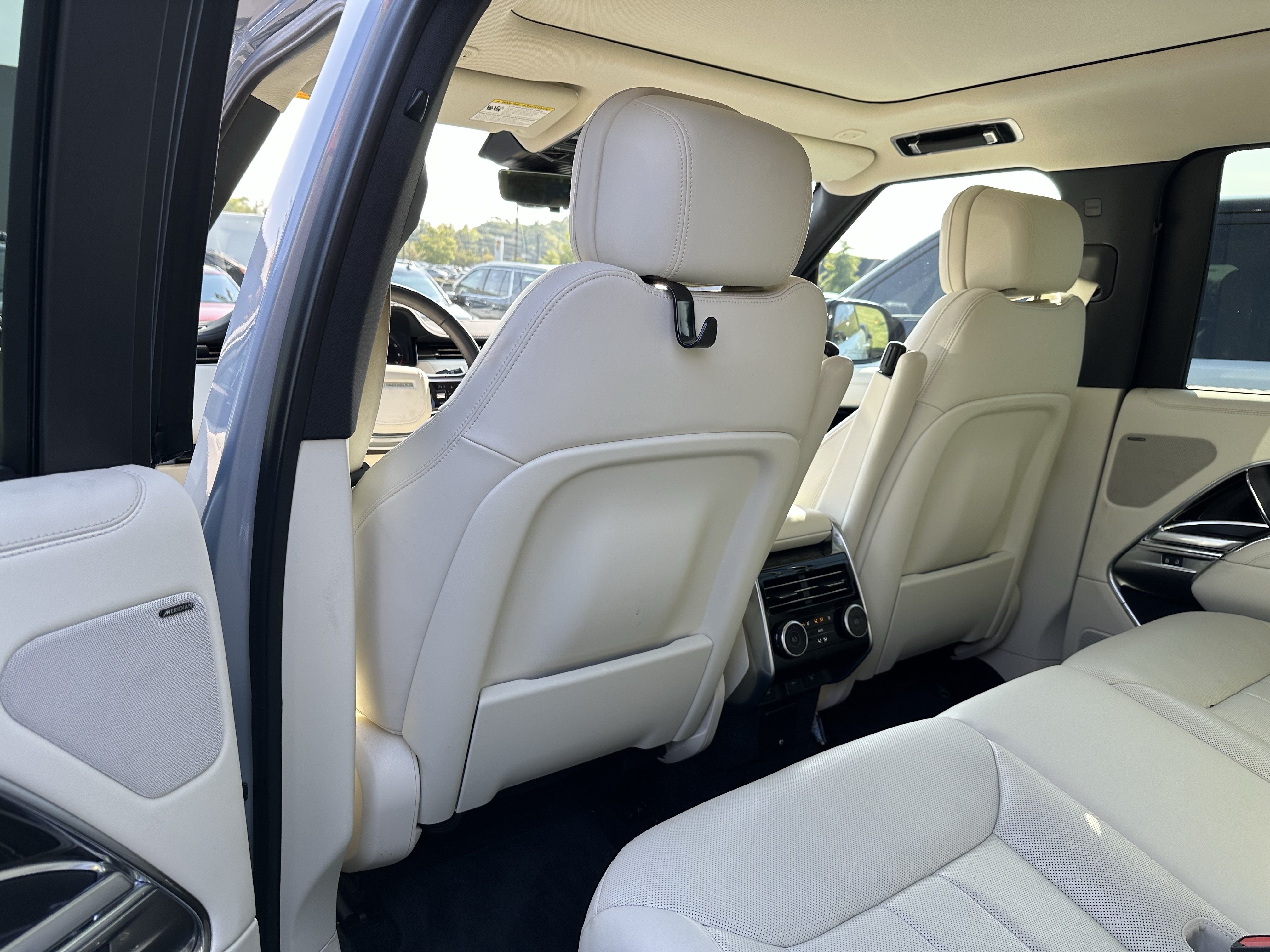 Certified 2025 Land Rover Range Rover SE AWD/4WD image 33