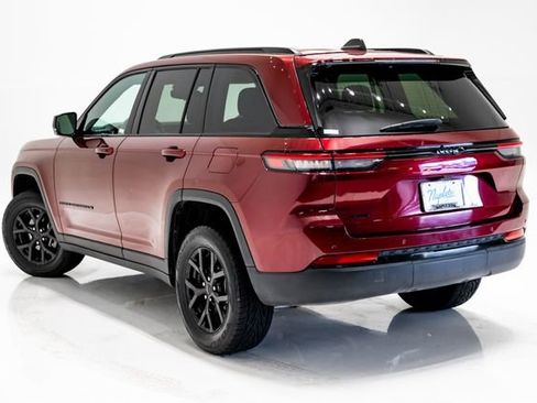 Used 2024 Jeep Grand Cherokee Altitude AWD/4WD image 31