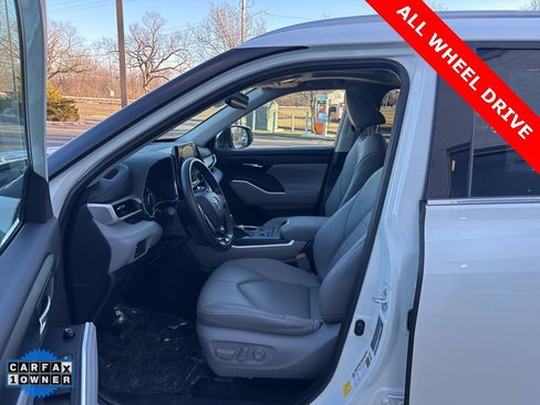 Used 2020 Toyota Highlander XLE image 21