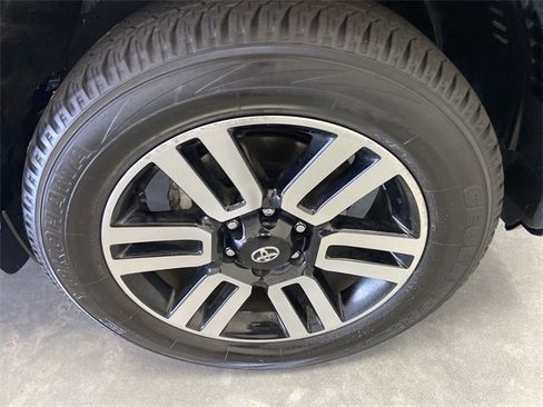 Used 2022 Toyota 4Runner Limited image 19