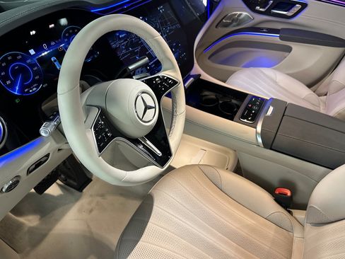 New 2026 Mercedes-Benz EQS 400 4MATIC SUV image 9