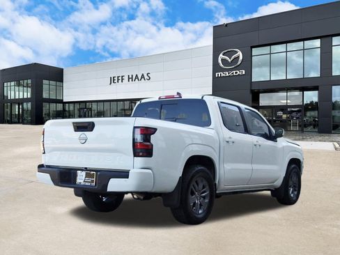Used 2025 Nissan Frontier SV RWD image 3
