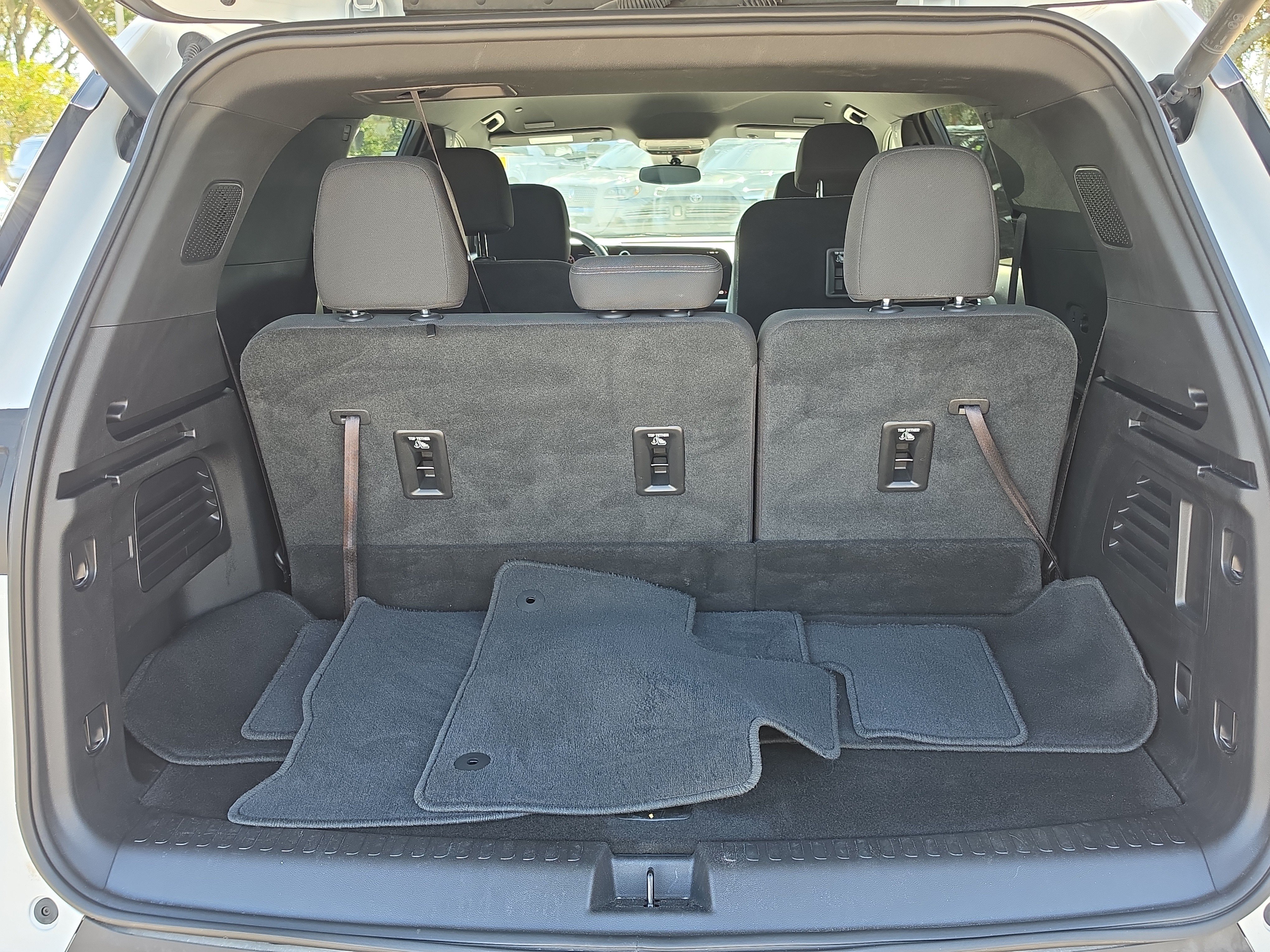 Used 2025 Chevrolet Traverse LT FWD image 10