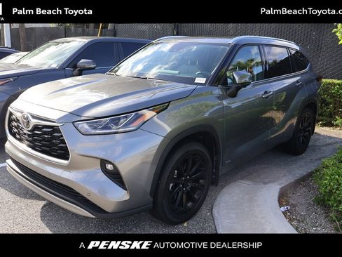 Used 2025 Toyota Highlander Platinum image 1