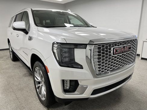 Used 2023 GMC Yukon XL Denali image 2