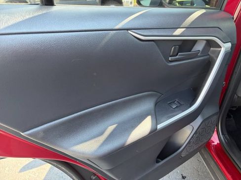 Used 2020 Toyota RAV4 LE w/ All Weather Liner Package AWD/4WD image 33