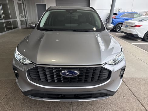 Used 2024 Ford Escape SE image 2