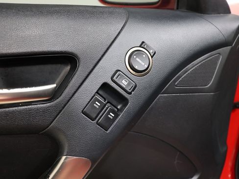 Used 2015 Hyundai Genesis 3.8 RWD image 17