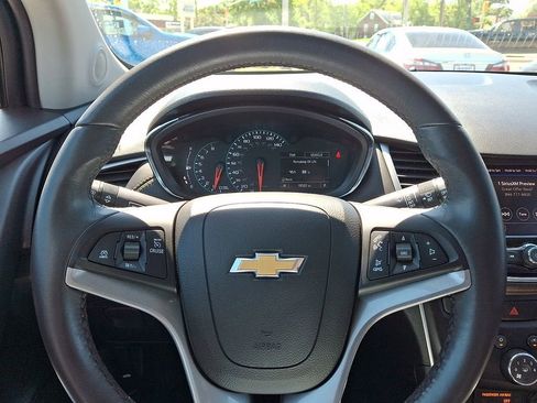 Used 2022 Chevrolet Trax LT w/ Driver Confidence Package AWD/4WD image 19