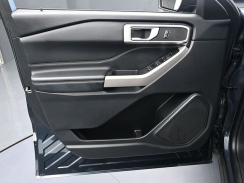 Used 2023 Ford Explorer XLT RWD image 13
