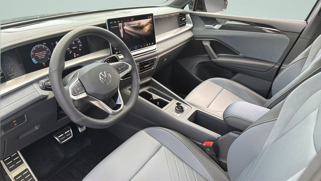 New 2026 Volkswagen Tiguan SE R-Line FWD image 30