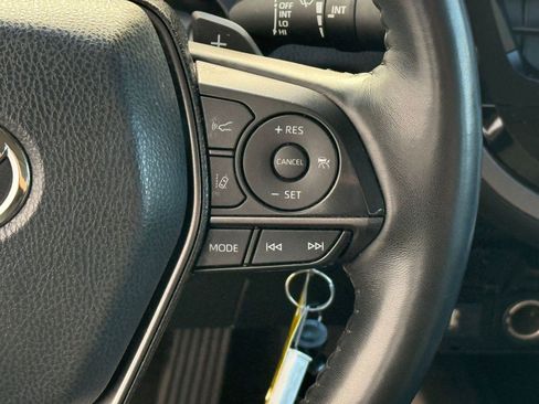 Used 2021 Toyota Camry SE w/ Cold Weather Package image 29