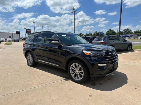 Used 2023 Ford Explorer XLT w/ Equipment Group 202A RWD image 3