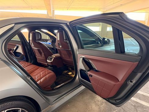 Used 2023 BMW i7 xDrive60 AWD/4WD image 16