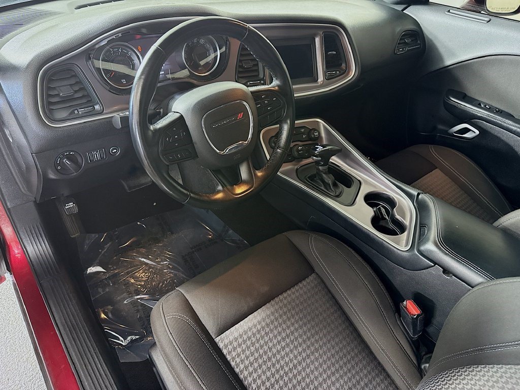 Used 2022 Dodge Challenger SXT RWD image 22