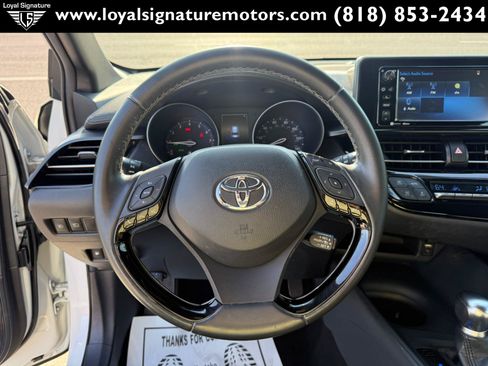 Used 2018 Toyota C-HR XLE FWD image 20