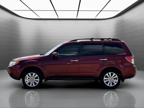 Used 2011 Subaru Forester 2.5X Premium w/ All-Weather Pkg AWD/4WD image 11