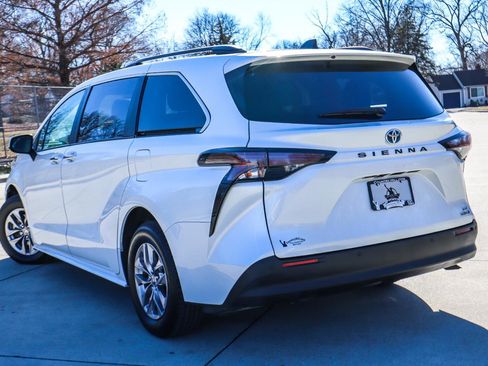 Used 2023 Toyota Sienna XLE image 16