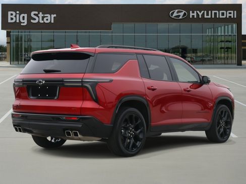 Used 2024 Chevrolet Traverse RS image 4