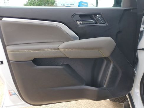 Used 2024 Chevrolet Colorado ZR2 w/ ZR2 Convenience Package III image 18