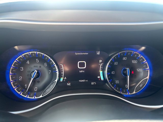 Used 2022 Chrysler Pacifica Touring-L FWD image 21