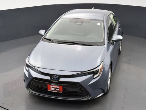 Used 2025 Toyota Corolla LE w/ LE Premium Package FWD image 23