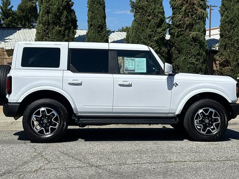 Used 2025 Ford Bronco Outer Banks AWD/4WD image 3