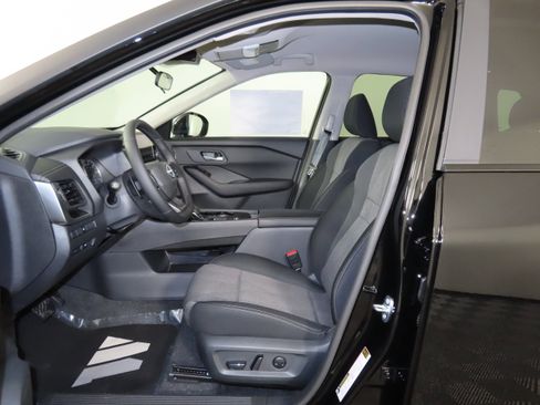 New 2026 Nissan Rogue SV image 4