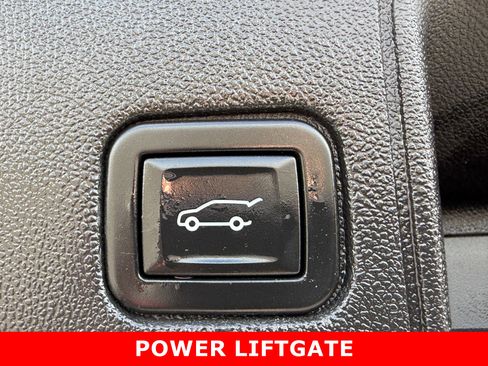 Used 2024 GMC Terrain SLT w/ Infotainment Package II image 22