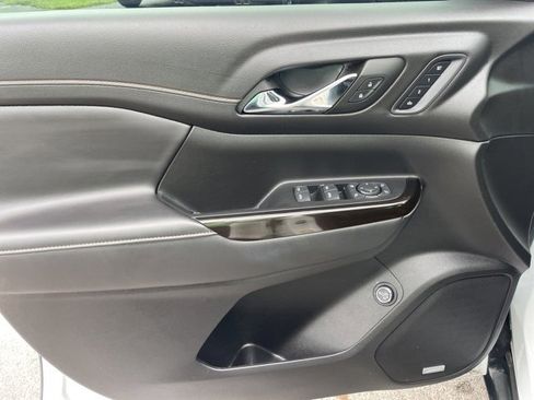 Used 2023 GMC Acadia AT4 w/ Technology Package image 28