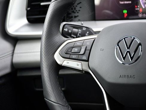New 2026 Volkswagen Tiguan SE R-Line FWD image 23
