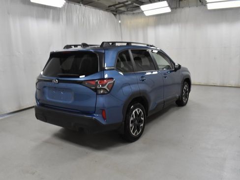Used 2025 Subaru Forester Premium image 5