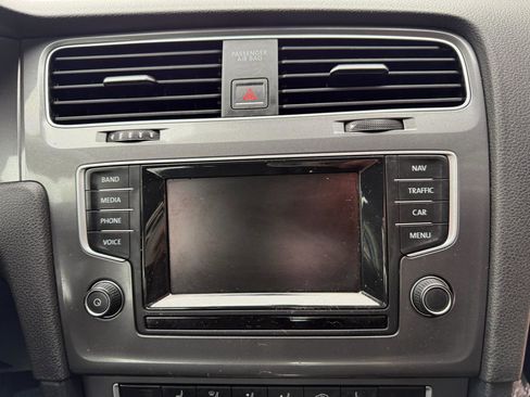 Used 2015 Volkswagen e-Golf SEL Premium image 32