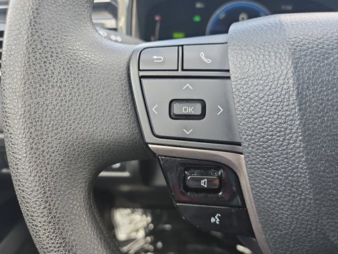 Used 2025 Toyota Camry LE FWD image 28