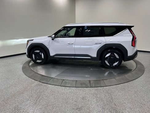 New 2026 Kia EV9 Wind image 8