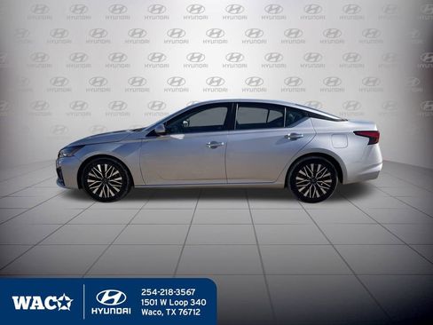 Used 2023 Nissan Altima 2.5 SV image 3