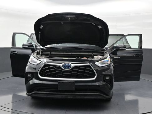 Used 2021 Toyota Highlander XLE AWD/4WD image 33