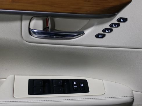 Used 2013 Lexus ES 300h w/ Luxury Pkg FWD image 9
