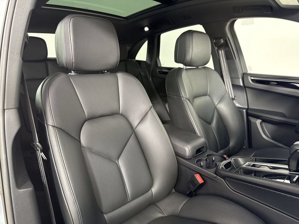 Certified 2026 Porsche Macan AWD/4WD image 25